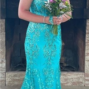 Formal prom dress.  Worn once, excellent condition, purse included in with it!